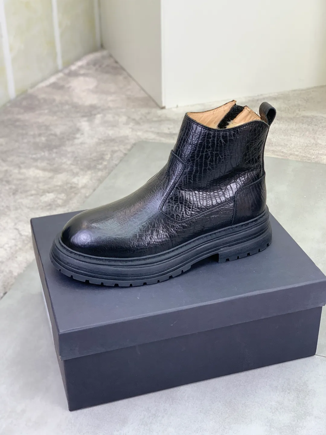 Men's men's shoes 💰P660 New arrival 🆕🆕🆕 IUGGI Men's British retro Martin boots Winter new men's outdoor hiking boots First layer of cowhide on the outside and wool on the inside Comfortable and warm Rubber sole sole Non-slip and firm Trendy and fashionable Casual and versatile Size: 38-44 (45 customized) Color: three colors